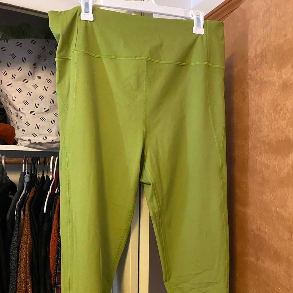 Girlfriend Collective 3/4 pocket leggings in Ivy